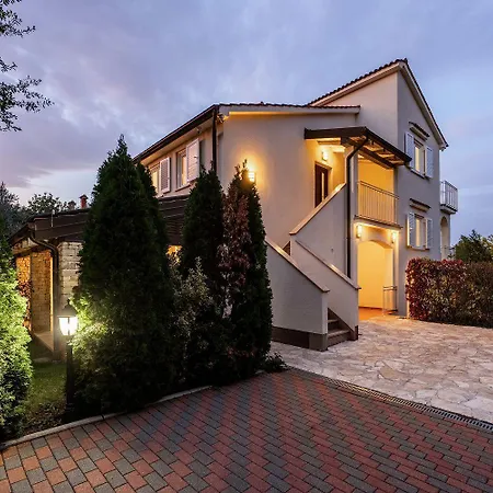 Hundefreundlliche Mit Privatpool, Panorama Meerblick, Outdoor-kueche, Babybett Poreč