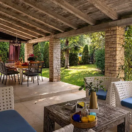 Hébergement de vacances Hundefreundlliche Mit Privatpool, Panorama Meerblick, Outdoor-kueche, Babybett Poreč