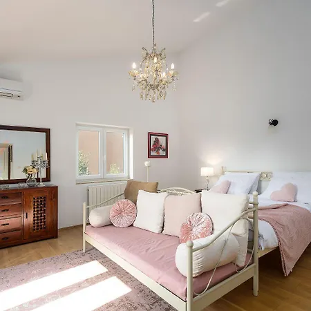 Hundefreundlliche Mit Privatpool, Panorama Meerblick, Outdoor-kueche, Babybett Poreč