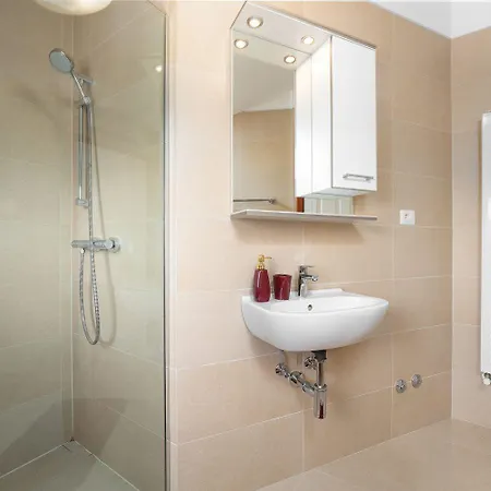 Hébergement de vacances Hundefreundlliche Mit Privatpool, Panorama Meerblick, Outdoor-kueche, Babybett Poreč