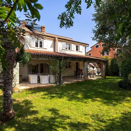 Hébergement de vacances Hundefreundlliche Mit Privatpool, Panorama Meerblick, Outdoor-kueche, Babybett Poreč