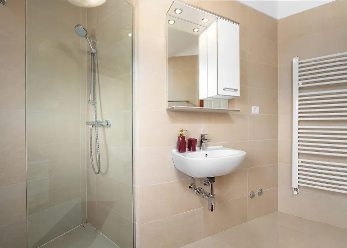 Hébergement de vacances Hundefreundlliche Mit Privatpool, Panorama Meerblick, Outdoor-kueche, Babybett Poreč